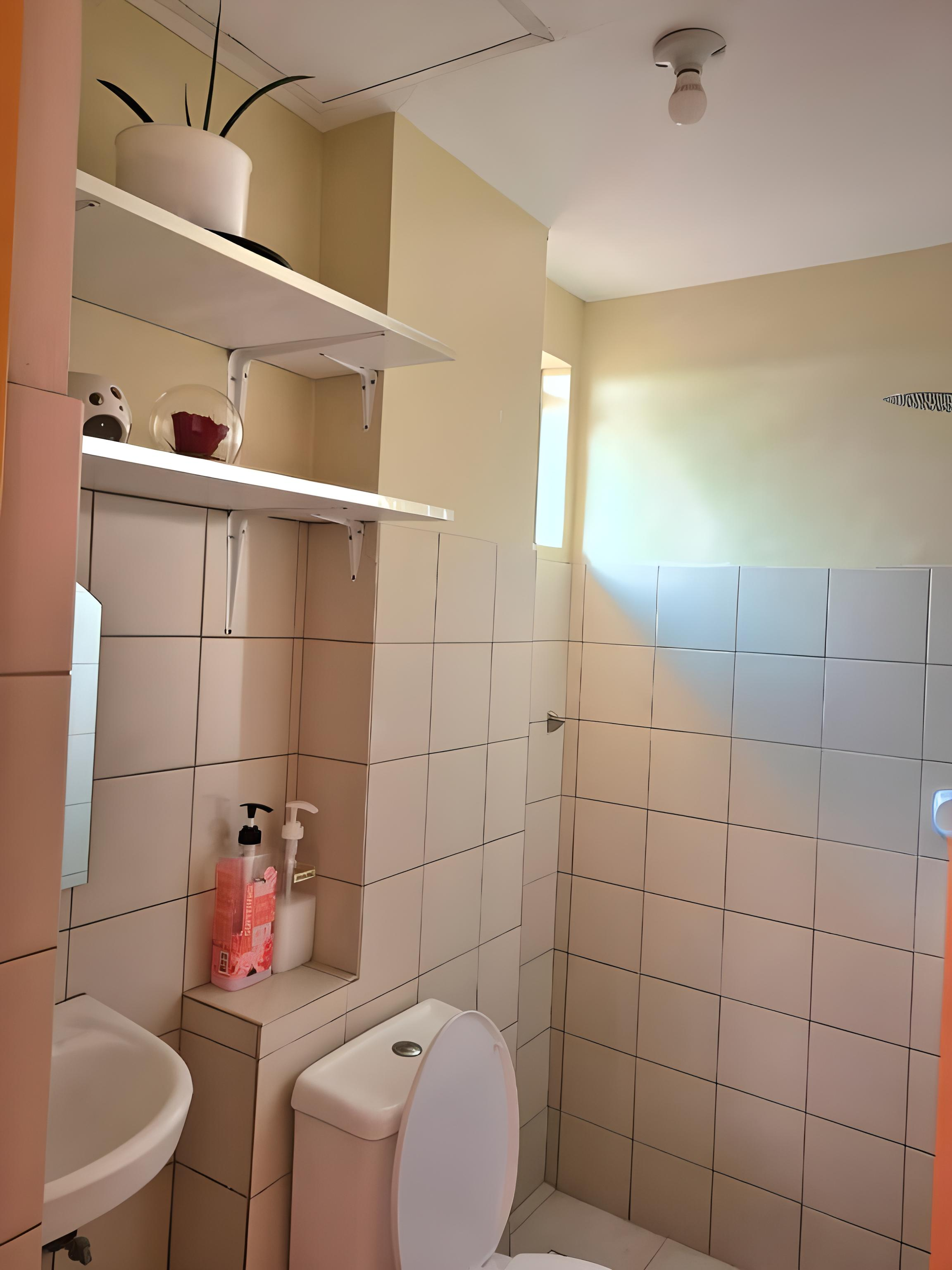 Bathroom, Pet Friendly Condo for Rent in Valley Mansions, Taytay