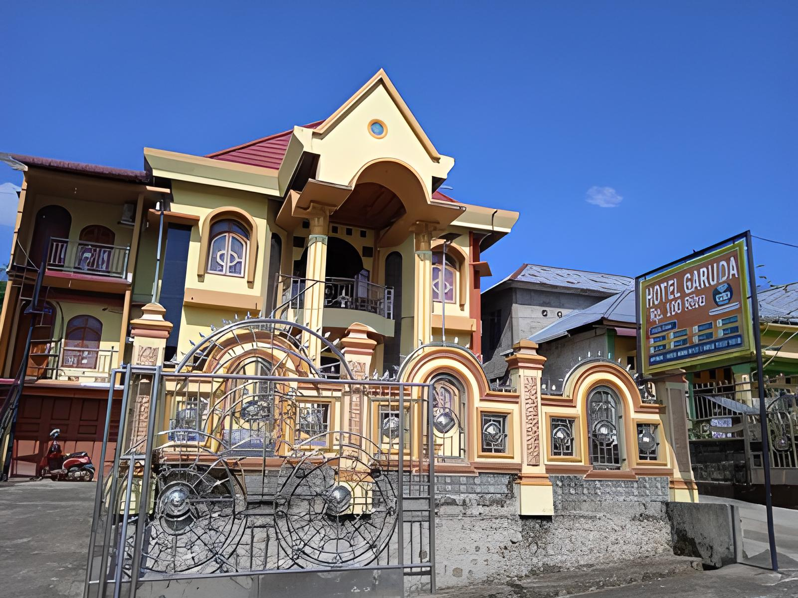 Exterior & Views