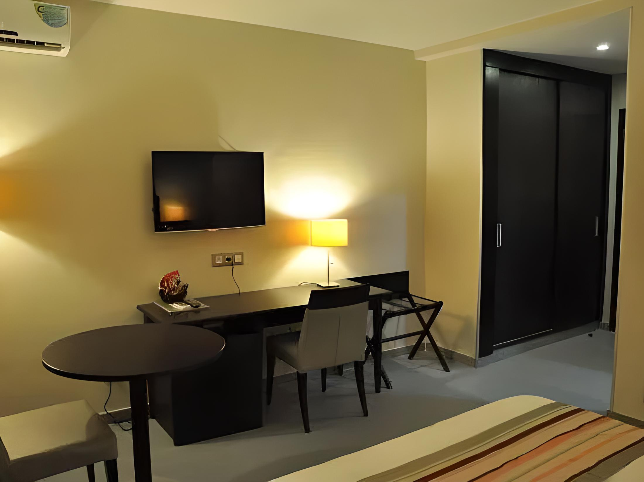 Others 5, Hotel Farid, Dakar