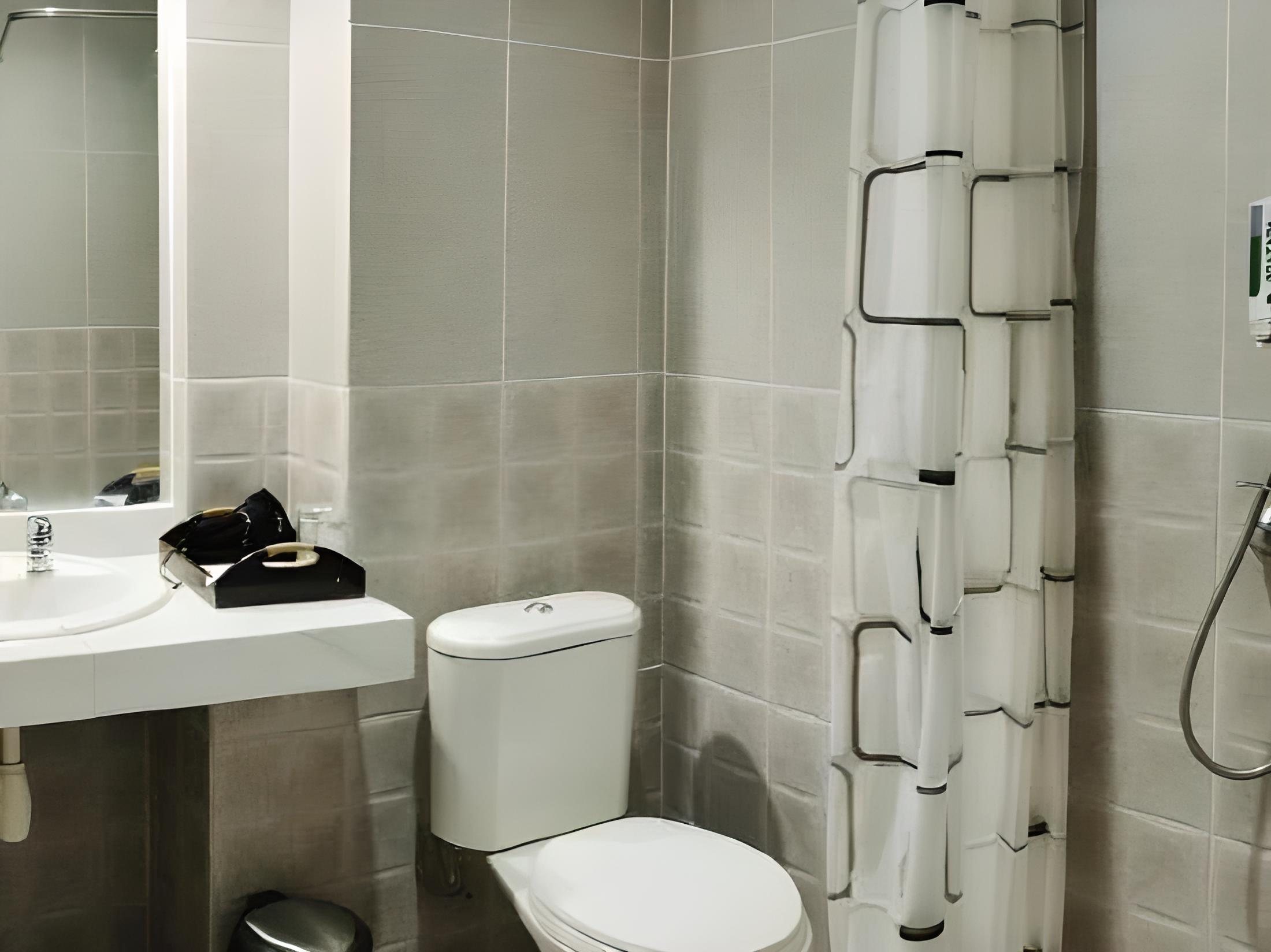 Bathroom 3, Hotel Batu Wonderland, Malang